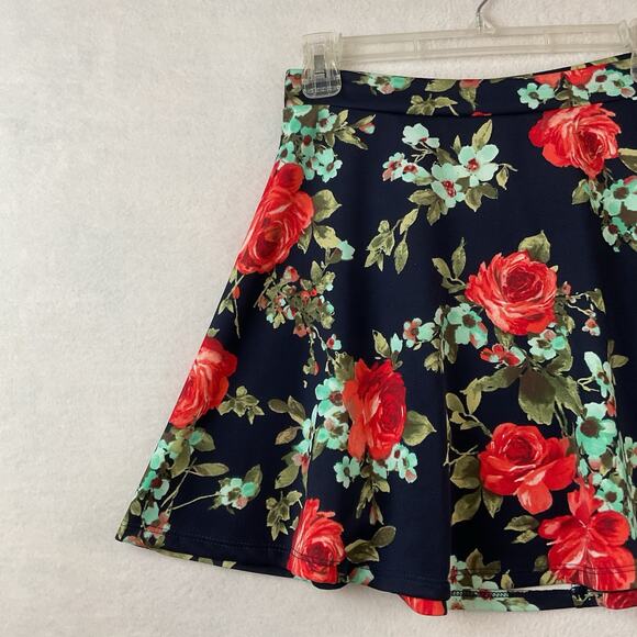 Lily White Skirt Womens Medium Blue Red Floral Knit A-Line Pull On Mini - Picture 2 of 10